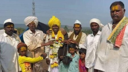 UPSC चा निकाल लागला, IPS झालेला कोल्हापूरचा बिरदेव मात्र मेंढ्या घेऊन कर्नाटकला गेला, पालावरच धनगरी फेटा बांधून सत्कार