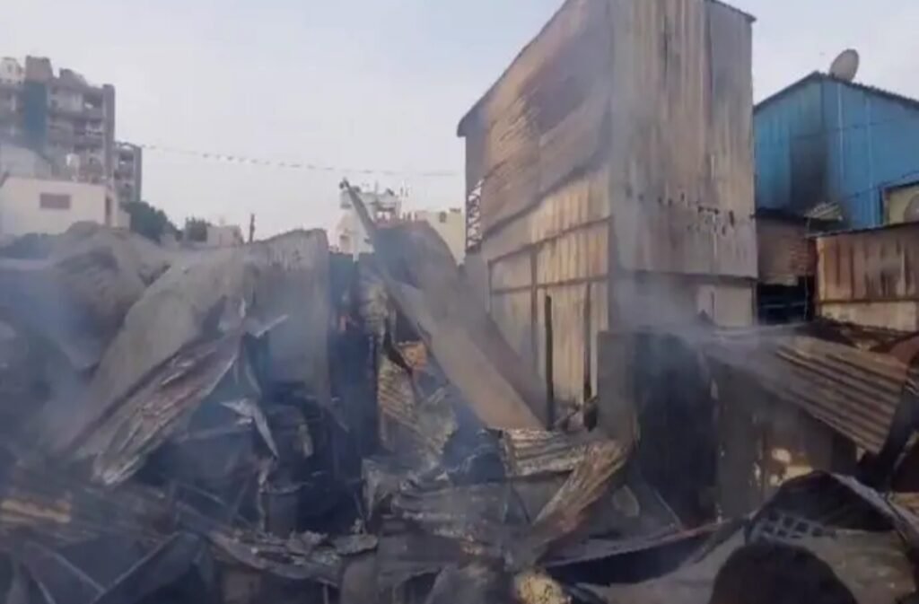 चंदननगर आगीत ९० हून अधिक कुटुंबांचे संसार उद्ध्वस्त; रहिवाशांचे पुनर्वसन करा,गोऱ्हे यांची मागणी