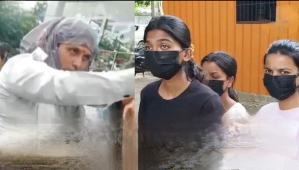 “‘झिपरे’ म्हणत कानफटात दिली ! महिला ट्रॅफिक पोलिसावर तीन तरुणींची तक्रार, व्हिडिओ सोशल मीडियावर धुमाकूळ”