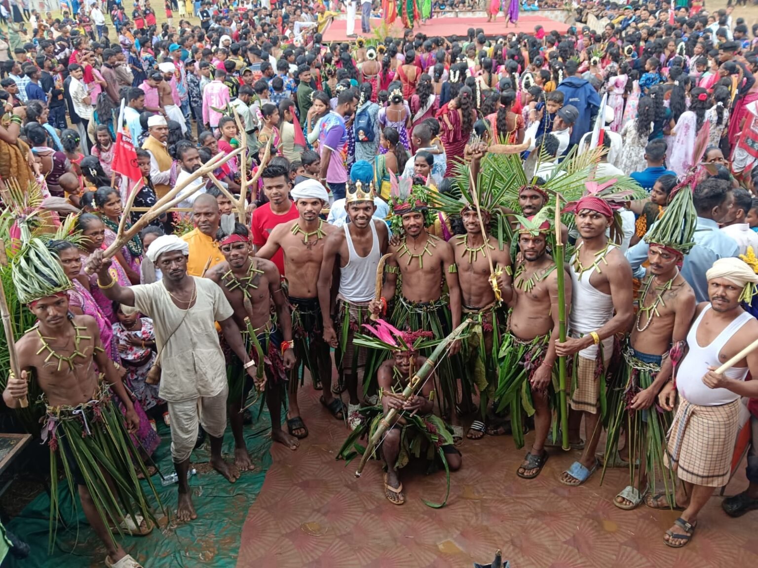 “आदिवासी हक्कांवर डाका; गिते यांचा शासनाला जाहीर इशारा ! “पावसातही हजारोंचा लढाऊ जमाव – आदिवासी हक्कांसाठी हुंकार”