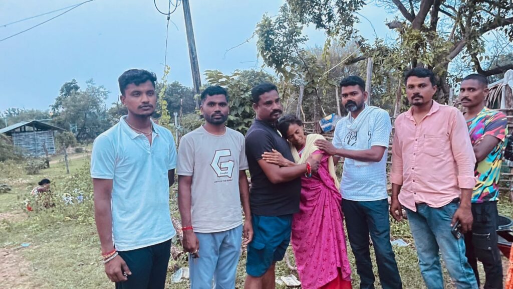 बजरंग दल रेगडी शाखेकडून मयत रामा गोटा यांच्या परिवाराला आर्थिक मदत .घरातील एकमेव कर्ता पुरुष गमावलेल्या कुटुंबाला संकटाच्या काळात दिलासा .