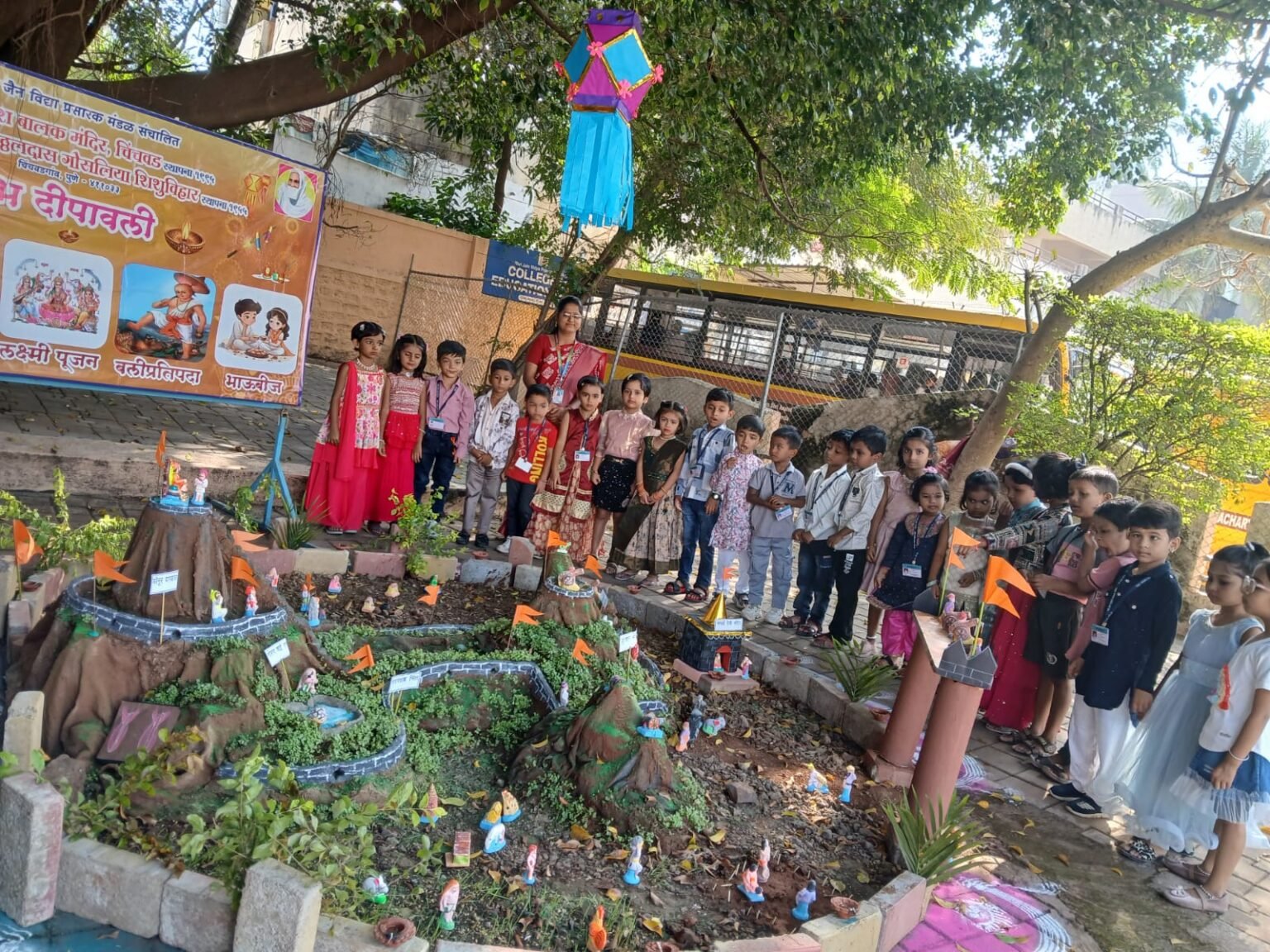 बालमनात दिवाळीचा उत्सव: श्री गुरु गणेश बालक मंदिर व गोसलिया शिशुविहारमध्ये सणाचा जल्लोष.