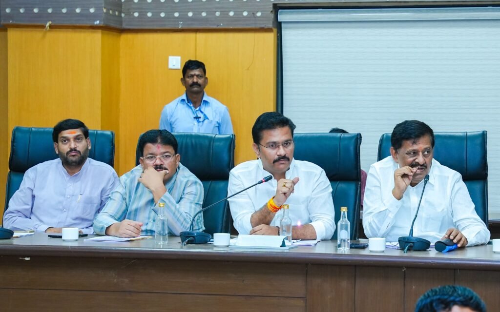दुष्काळी परिस्थिती गंभीर आ.अभिजीत पाटलांनी टंचाई बैठकीत उठवला आवाज.
